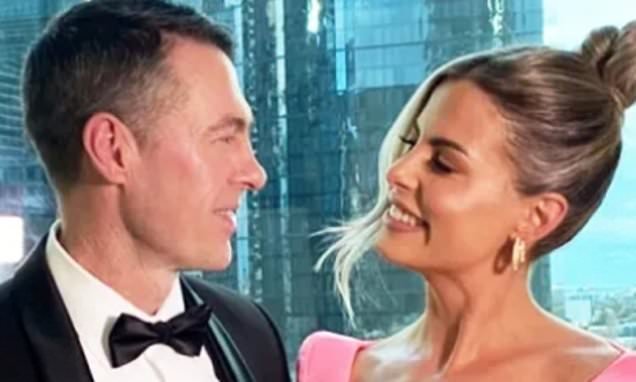 SHOCKING ANNOUNCEMENT: In the wake of a deeply personal announcement from Collingwood football Head Coach Craig McRae and his Wife Gabrielle recently shared news regarding their personal circumstances, prompting a wave of empathy and encouragement from across the Australian Football League AFL. In a brief statement, the couple thanked supporters for their kindness and asked for privacy as they…..see more.