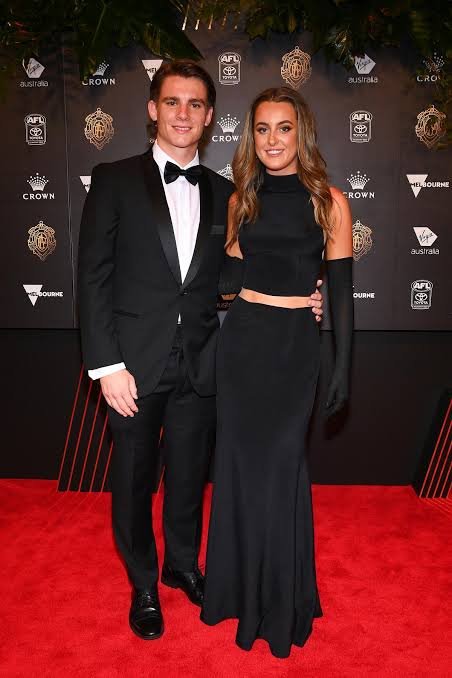 SHOCKING ANNOUNCEMENT: In the wake of a deeply personal announcement from Fremantel Dockers midfielder Caleb Serong and his Girlfriend fiancée, Chloe Furnari recently shared news regarding their personal circumstances, prompting a wave of empathy and encouragement from across the Australian Football League AFL. In a brief statement, the couple thanked supporters for their kindness and asked for privacy as they…..see more.