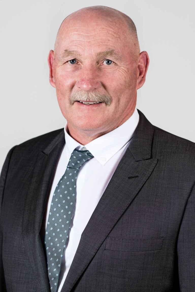 BREAKING NEWS: Message from the Board of Directors through Chairman Geoff Coburn owners of Newcastle Knights send a message to Knights head coach Justin Holbrook, fans and entire National Rugby League (NRL) community are overjoyed as Newcastle Knights head coach Justin Holbrook make major announcement of making Prop Leo Thompson the New..……view more