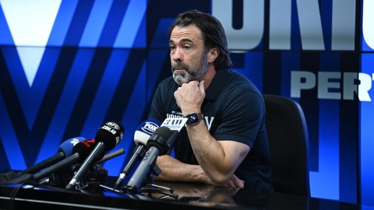 ESPN CONFIRMED: Just Moments Ago, Geelong Cats Football Head Coach Chris Scott Steps Down Due to Significant Error facing…….READ MORE