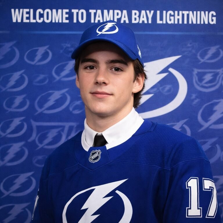 𝐃𝐎𝐍𝐄 𝐃𝐄𝐀𝐋: 𝐈𝐧 𝐚 𝐦𝐚𝐣𝐨𝐫 𝐭𝐮𝐫𝐧 𝐨𝐟 𝐞𝐯𝐞𝐧𝐭𝐬 𝐭𝐡𝐚𝐭 𝐡𝐚𝐬 𝐬𝐞𝐧𝐭 𝐬𝐡𝐨𝐜𝐤𝐰𝐚𝐯𝐞𝐬 𝐚𝐜𝐫𝐨𝐬𝐬 𝐭𝐡𝐞 𝐍𝐚𝐭𝐢𝐨𝐧𝐚𝐥 𝐇𝐨𝐜𝐤𝐞𝐲 𝐋𝐞𝐚𝐠𝐮𝐞 (𝐍𝐇𝐋), 𝐍𝐞𝐰 𝐉𝐞𝐫𝐬𝐞𝐲 𝐃𝐞𝐯𝐢𝐥𝐬 𝐜𝐚𝐩𝐭𝐚𝐢𝐧 𝐍𝐢𝐜𝐨 𝐇𝐢𝐬𝐜𝐡𝐢𝐞𝐫 𝐡𝐚𝐬 𝐨𝐟𝐟𝐢𝐜𝐢𝐚𝐥𝐥𝐲 𝐬𝐢𝐠𝐧𝐞𝐝 𝐚 𝐭𝐡𝐫𝐞𝐞-𝐲𝐞𝐚𝐫 𝐜𝐨𝐧𝐭𝐫𝐚𝐜𝐭 𝐰𝐢𝐭𝐡 𝐭𝐡𝐞 𝐓𝐚𝐦𝐩𝐚 𝐁𝐚𝐲 𝐋𝐢𝐠𝐡𝐭𝐧𝐢𝐧𝐠 𝐰𝐨𝐫𝐭𝐡 $𝟗𝟕.𝟓 𝐦𝐢𝐥𝐥𝐢𝐨𝐧. 𝐓𝐡𝐞 𝐬𝐭𝐮𝐧𝐧𝐢𝐧𝐠 𝐦𝐨𝐯𝐞 𝐦𝐚𝐫𝐤𝐬 𝐭𝐡𝐞 𝐞𝐧𝐝 𝐨𝐟 𝐚𝐧 𝐞𝐫𝐚 𝐢𝐧 𝐍𝐞𝐰 𝐉𝐞𝐫𝐬𝐞𝐲, 𝐚𝐬 𝐭𝐡𝐞 𝐟𝐫𝐚𝐧𝐜𝐡𝐢𝐬𝐞 𝐥𝐨𝐬𝐞𝐬 𝐨𝐧𝐞 𝐨𝐟 𝐢𝐭𝐬 𝐦𝐨𝐬𝐭 𝐫𝐞𝐬𝐩𝐞𝐜𝐭𝐞𝐝 𝐥𝐞𝐚𝐝𝐞𝐫𝐬. 𝐇𝐢𝐬𝐜𝐡𝐢𝐞𝐫, 𝐤𝐧𝐨𝐰𝐧 𝐟𝐨𝐫 𝐡𝐢𝐬 𝐞𝐥𝐢𝐭𝐞 𝐭𝐰𝐨-𝐰𝐚𝐲 𝐩𝐥𝐚𝐲, 𝐜𝐡𝐚𝐫𝐚𝐜𝐭𝐞𝐫, 𝐚𝐧𝐝 𝐜𝐚𝐩𝐭𝐚𝐢𝐧𝐜𝐲, 𝐢𝐬 𝐞𝐱𝐩𝐞𝐜𝐭𝐞𝐝 𝐭𝐨 𝐛𝐞𝐜𝐨𝐦𝐞 𝐚 𝐜𝐨𝐫𝐧𝐞𝐫𝐬𝐭𝐨𝐧𝐞 𝐥𝐞𝐚𝐝𝐞𝐫 𝐟𝐨𝐫 𝐭𝐡𝐞 𝐋𝐢𝐠𝐡𝐭𝐧𝐢𝐧𝐠 𝐚𝐬 𝐭𝐡𝐞𝐲 𝐞𝐦𝐛𝐚𝐫𝐤 𝐨𝐧 𝐚 𝐧𝐞𝐰 𝐜𝐡𝐚𝐦𝐩𝐢𝐨𝐧𝐬𝐡𝐢𝐩 𝐩𝐮𝐬𝐡. 𝐅𝐚𝐧𝐬 𝐚𝐜𝐫𝐨𝐬𝐬 𝐭𝐡𝐞 𝐥𝐞𝐚𝐠𝐮𝐞 𝐚𝐫𝐞 𝐫𝐞𝐚𝐜𝐭𝐢𝐧𝐠 𝐰𝐢𝐭𝐡 𝐚 𝐦𝐢𝐱 𝐨𝐟 𝐬𝐮𝐫𝐩𝐫𝐢𝐬𝐞, 𝐞𝐱𝐜𝐢𝐭𝐞𝐦𝐞𝐧𝐭, 𝐚𝐧𝐝 𝐞𝐦𝐨𝐭𝐢𝐨𝐧 𝐚𝐬 𝐭𝐡𝐢𝐬 𝐛𝐥𝐨𝐜𝐤𝐛𝐮𝐬𝐭𝐞𝐫 𝐝𝐞𝐚𝐥 𝐫𝐞𝐝𝐞𝐟𝐢𝐧𝐞𝐬 𝐭𝐡𝐞 𝐍𝐇𝐋 𝐥𝐚𝐧𝐝𝐬𝐜𝐚𝐩𝐞… 𝐫𝐞𝐚𝐝 𝐦𝐨𝐫𝐞.