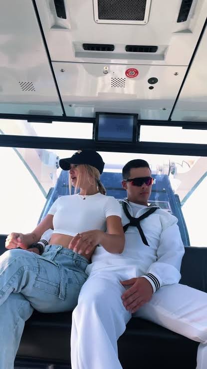 𝗦𝗛𝗢𝗖𝗞𝗜𝗡𝗚 𝗔𝗡𝗡𝗢𝗨𝗡𝗖𝗘𝗠𝗘𝗡𝗧: 𝗜𝗻 𝘁𝗵𝗲 𝘄𝗮𝗸𝗲 𝗼𝗳 𝗮 𝗱𝗲𝗲𝗽𝗹𝘆 𝗽𝗲𝗿𝘀𝗼𝗻𝗮𝗹 𝗮𝗻𝗻𝗼𝘂𝗻𝗰𝗲𝗺𝗲𝗻𝘁 𝗳𝗿𝗼𝗺 𝗠𝗮𝗻𝗹𝘆 𝗦𝗲𝗮 𝗘𝗮𝗴𝗹𝗲𝘀 𝗛𝗮𝗹𝗳𝗯𝗮𝗰𝗸 (𝗝𝗮𝗺𝗶𝗲 𝗛𝘂𝗺𝗽𝗵𝗿𝗲𝘆𝘀 𝗮𝗻𝗱 𝗵𝗶𝘀 𝗚𝗶𝗿𝗹𝗳𝗿𝗶𝗲𝗻𝗱 𝗿𝗲𝗰𝗲𝗻𝘁𝗹𝘆 𝘀𝗵𝗮𝗿𝗲𝗱 𝗻𝗲𝘄𝘀 𝗿𝗲𝗴𝗮𝗿𝗱𝗶𝗻𝗴 𝘁𝗵𝗲𝗶𝗿 𝗽𝗲𝗿𝘀𝗼𝗻𝗮𝗹 𝗰𝗶𝗿𝗰𝘂𝗺𝘀𝘁𝗮𝗻𝗰𝗲𝘀, 𝗽𝗿𝗼𝗺𝗽𝘁𝗶𝗻𝗴 𝗮 𝘄𝗮𝘃𝗲 𝗼𝗳 𝗲𝗺𝗽𝗮𝘁𝗵𝘆 𝗮𝗻𝗱 𝗲𝗻𝗰𝗼𝘂𝗿𝗮𝗴𝗲𝗺𝗲𝗻𝘁 𝗳𝗿𝗼𝗺 𝗮𝗰𝗿𝗼𝘀𝘀 𝘁𝗵𝗲 𝗡𝗮𝘁𝗶𝗼𝗻𝗮𝗹 𝗥𝘂𝗴𝗯𝘆 𝗟𝗲𝗮𝗴𝘂𝗲 𝗡𝗥𝗟. 𝗜𝗻 𝗮 𝗯𝗿𝗶𝗲𝗳 𝘀𝘁𝗮𝘁𝗲𝗺𝗲𝗻𝘁, 𝘁𝗵𝗲 𝗰𝗼𝘂𝗽𝗹𝗲 𝘁𝗵𝗮𝗻𝗸𝗲𝗱 𝘀𝘂𝗽𝗽𝗼𝗿𝘁𝗲𝗿𝘀 𝗳𝗼𝗿 𝘁𝗵𝗲𝗶𝗿 𝗸𝗶𝗻𝗱𝗻𝗲𝘀𝘀 𝗮𝗻𝗱 𝗮𝘀𝗸𝗲𝗱 𝗳𝗼𝗿 𝗽𝗿𝗶𝘃𝗮𝗰𝘆 𝗮𝘀 𝘁𝗵𝗲𝘆…..𝘀𝗲𝗲 𝗺𝗼𝗿𝗲.