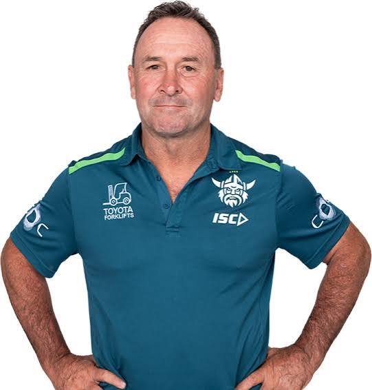 𝗧𝗥𝗔𝗚𝗜𝗖 𝗟𝗢𝗦𝗧: 𝗙𝗲𝘄 𝗺𝗶𝗻𝘂𝘁𝗲𝘀 𝗮𝗴𝗼, 𝗖𝗮𝗻𝗯𝗲𝗿𝗿𝗮 𝗿𝗮𝗶𝗱𝗲𝗿 𝗛𝗲𝗮𝗱 𝗖𝗼𝗮𝗰𝗵 𝗥𝗶𝗰𝗸𝘆 𝗦𝘁𝘂𝗮𝗿𝘁 𝗰𝗼𝗻𝗳𝗶𝗿𝗺𝗲𝗱 𝗱𝗲𝗮𝗱 𝗮𝘁 𝘁𝗵𝗲 𝗮𝗴𝗲 𝗼𝗳 𝟱𝟵 𝘆𝗲𝗮𝗿𝘀 𝗶𝗻 𝗮 𝗱𝗲𝘃𝗮𝘀𝘁𝗮𝘁𝗶𝗻𝗴 𝗰𝗮𝗿 𝗰𝗿𝗮𝘀𝗵 𝗼𝗻 𝗵𝗶𝘀 𝘄𝗮𝘆 𝘁𝗼…. 𝗦𝗲𝗲 𝗺𝗼𝗿𝗲