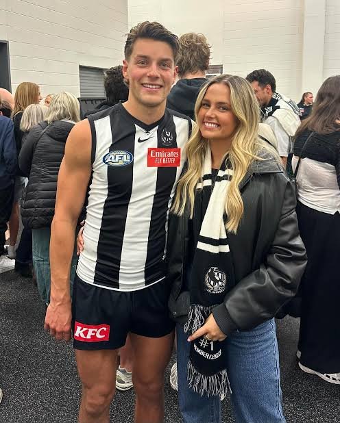 𝑺𝑯𝑶𝑪𝑲𝑰𝑵𝑮 𝑨𝑵𝑵𝑶𝑼𝑵𝑪𝑬𝑴𝑬𝑵𝑻: 𝑰𝒏 𝒕𝒉𝒆 𝒘𝒂𝒌𝒆 𝒐𝒇 𝒂 𝒅𝒆𝒆𝒑𝒍𝒚 𝒑𝒆𝒓𝒔𝒐𝒏𝒂𝒍 𝒂𝒏𝒏𝒐𝒖𝒏𝒄𝒆𝒎𝒆𝒏𝒕 𝒇𝒓𝒐𝒎 𝑪𝒐𝒍𝒍𝒊𝒏𝒈𝒘𝒐𝒐𝒅 𝒇𝒐𝒐𝒕𝒃𝒂𝒍𝒍 𝒎𝒊𝒅𝒇𝒊𝒆𝒍𝒅𝒆𝒓 𝑷𝒂𝒕𝒓𝒊𝒄𝒌 𝑳𝒊𝒑𝒊𝒏𝒔𝒌𝒊 𝒂𝒏𝒅 𝒉𝒊𝒔 𝑮𝒊𝒓𝒍𝒇𝒓𝒊𝒆𝒏𝒅 𝑪𝒉𝒍𝒐𝒆 𝑮𝒆𝒓𝒂𝒆𝒓𝒕𝒔 𝒓𝒆𝒄𝒆𝒏𝒕𝒍𝒚 𝒔𝒉𝒂𝒓𝒆𝒅 𝒏𝒆𝒘𝒔 𝒓𝒆𝒈𝒂𝒓𝒅𝒊𝒏𝒈 𝒕𝒉𝒆𝒊𝒓 𝒑𝒆𝒓𝒔𝒐𝒏𝒂𝒍 𝒄𝒊𝒓𝒄𝒖𝒎𝒔𝒕𝒂𝒏𝒄𝒆𝒔, 𝒑𝒓𝒐𝒎𝒑𝒕𝒊𝒏𝒈 𝒂 𝒘𝒂𝒗𝒆 𝒐𝒇 𝒆𝒎𝒑𝒂𝒕𝒉𝒚 𝒂𝒏𝒅 𝒆𝒏𝒄𝒐𝒖𝒓𝒂𝒈𝒆𝒎𝒆𝒏𝒕 𝒇𝒓𝒐𝒎 𝒂𝒄𝒓𝒐𝒔𝒔 𝒕𝒉𝒆 𝑨𝒖𝒔𝒕𝒓𝒂𝒍𝒊𝒂𝒏 𝑭𝒐𝒐𝒕𝒃𝒂𝒍𝒍 𝑳𝒆𝒂𝒈𝒖𝒆 𝑨𝑭𝑳. 𝑰𝒏 𝒂 𝒃𝒓𝒊𝒆𝒇 𝒔𝒕𝒂𝒕𝒆𝒎𝒆𝒏𝒕, 𝒕𝒉𝒆 𝒄𝒐𝒖𝒑𝒍𝒆 𝒕𝒉𝒂𝒏𝒌𝒆𝒅 𝒔𝒖𝒑𝒑𝒐𝒓𝒕𝒆𝒓𝒔 𝒇𝒐𝒓 𝒕𝒉𝒆𝒊𝒓 𝒌𝒊𝒏𝒅𝒏𝒆𝒔𝒔 𝒂𝒏𝒅 𝒂𝒔𝒌𝒆𝒅 𝒇𝒐𝒓 𝒑𝒓𝒊𝒗𝒂𝒄𝒚 𝒂𝒔 𝒕𝒉𝒆𝒚…..𝒔𝒆𝒆 𝒎𝒐𝒓𝒆.