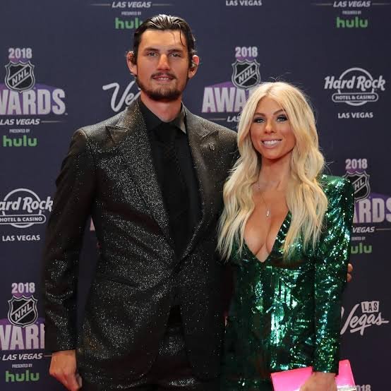 𝐒𝐇𝐎𝐂𝐊𝐈𝐍𝐆 𝐀𝐍𝐍𝐎𝐔𝐍𝐂𝐄𝐌𝐄𝐍𝐓: 𝐈𝐧 𝐭𝐡𝐞 𝐰𝐚𝐤𝐞 𝐨𝐟 𝐚 𝐝𝐞𝐞𝐩𝐥𝐲 𝐩𝐞𝐫𝐬𝐨𝐧𝐚𝐥 𝐚𝐧𝐧𝐨𝐮𝐧𝐜𝐞𝐦𝐞𝐧𝐭 𝐟𝐫𝐨𝐦 𝐖𝐢𝐧𝐧𝐢𝐩𝐞𝐠 𝐣𝐞𝐭𝐬 𝐆𝐨𝐚𝐥𝐭𝐞𝐧𝐝𝐞𝐫 𝐂𝐨𝐧𝐧𝐨𝐫 𝐇𝐞𝐥𝐥𝐞𝐛𝐮𝐲𝐜𝐤 𝐚𝐧𝐝 𝐡𝐢𝐬 𝐰𝐢𝐟𝐞 𝐀𝐧𝐝𝐫𝐞𝐚 𝐫𝐞𝐜𝐞𝐧𝐭𝐥𝐲 𝐬𝐡𝐚𝐫𝐞𝐝 𝐧𝐞𝐰𝐬 𝐫𝐞𝐠𝐚𝐫𝐝𝐢𝐧𝐠 𝐭𝐡𝐞𝐢𝐫 𝐩𝐞𝐫𝐬𝐨𝐧𝐚𝐥 𝐜𝐢𝐫𝐜𝐮𝐦𝐬𝐭𝐚𝐧𝐜𝐞𝐬, 𝐩𝐫𝐨𝐦𝐩𝐭𝐢𝐧𝐠 𝐚 𝐰𝐚𝐯𝐞 𝐨𝐟 𝐞𝐦𝐩𝐚𝐭𝐡𝐲 𝐚𝐧𝐝 𝐞𝐧𝐜𝐨𝐮𝐫𝐚𝐠𝐞𝐦𝐞𝐧𝐭 𝐟𝐫𝐨𝐦 𝐚𝐜𝐫𝐨𝐬𝐬 𝐭𝐡𝐞 𝐍𝐚𝐭𝐢𝐨𝐧𝐚𝐥 𝐢𝐜𝐞 𝐇𝐨𝐜𝐤𝐞𝐲 𝐋𝐞𝐚𝐠𝐮𝐞 𝐍𝐇𝐋. 𝐈𝐧 𝐚 𝐛𝐫𝐢𝐞𝐟 𝐬𝐭𝐚𝐭𝐞𝐦𝐞𝐧𝐭, 𝐭𝐡𝐞 𝐜𝐨𝐮𝐩𝐥𝐞 𝐭𝐡𝐚𝐧𝐤𝐞𝐝 𝐬𝐮𝐩𝐩𝐨𝐫𝐭𝐞𝐫𝐬 𝐟𝐨𝐫 𝐭𝐡𝐞𝐢𝐫 𝐤𝐢𝐧𝐝𝐧𝐞𝐬𝐬 𝐚𝐧𝐝 𝐚𝐬𝐤𝐞𝐝 𝐟𝐨𝐫 𝐩𝐫𝐢𝐯𝐚𝐜𝐲 𝐚𝐬 𝐭𝐡𝐞𝐲…..𝐬𝐞𝐞 𝐦𝐨𝐫𝐞