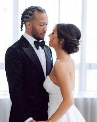 A CHRISTMAS & NEW YEAR WRAPPED IN LOVE: Ali Marks and Jalen Brunson Share a Heartfelt Family Moment.   Christmas and New year is a season where hearts draw closer, where laughter fills rooms, and where love is felt most deeply……