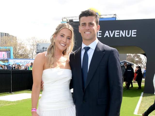 BOMBSHELL ANNOUNCEMENT : In a stunning and unexpected twist, the Collingwood football community has been left reeling with disappointment and disbelief following a bombshell announcement that Collingwood Midfielder Nick Daicos Breakup with his Girlfriend Arlette Amor and also explain his decision that….. view more