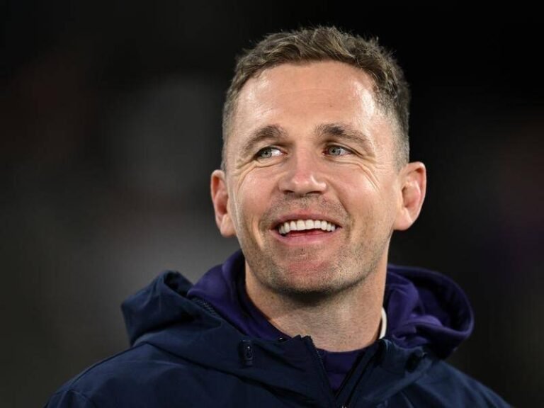 𝑩𝑹𝑬𝑨𝑲𝑰𝑵𝑮 𝑵𝑬𝑾𝑺: 𝑰𝒕 𝒊𝒔 𝑫𝒐𝒏𝒆 𝑮𝒆𝒆𝒍𝒐𝒏𝒈 𝑪𝒂𝒕𝒔 𝑳𝒆𝒈𝒆𝒏𝒅 𝑱𝒐𝒆𝒍 𝑺𝒆𝒍𝒘𝒐𝒐𝒅 𝑹𝒆𝒕𝒖𝒓𝒏𝒔 𝒂𝒔 𝑫𝒊𝒓𝒆𝒄𝒕𝒐𝒓 𝒐𝒇 𝑭𝒐𝒐𝒕𝒃𝒂𝒍𝒍 𝑰𝒏 𝒂 𝒎𝒐𝒏𝒖𝒎𝒆𝒏𝒕𝒂𝒍, 𝑮𝒆𝒆𝒍𝒐𝒏𝒈 𝑪𝒂𝒕𝒔 𝑪𝒉𝒂𝒊𝒓𝒎𝒂𝒏 𝑮𝒓𝒂𝒏𝒕 𝑴𝒄𝑪𝒂𝒃𝒆 𝒂𝒏𝒅 𝒉𝒊𝒔 𝒇𝒂𝒎𝒊𝒍𝒚 𝒉𝒂𝒔 𝒐𝒇𝒇𝒊𝒄𝒊𝒂𝒍𝒍𝒚 𝒅𝒆𝒄𝒍𝒂𝒓𝒆𝒅 𝒕𝒉𝒂𝒕 𝑱𝒐𝒆𝒍 𝑺𝒆𝒍𝒘𝒐𝒐𝒅 𝒕𝒉𝒆 𝒍𝒆𝒈𝒆𝒏𝒅𝒂𝒓𝒚 𝒇𝒐𝒓𝒎𝒆𝒓 𝑴𝒊𝒅𝒇𝒊𝒆𝒍𝒅𝒆𝒓 𝒂𝒏𝒅 𝒍𝒐𝒏𝒈-𝒕𝒊𝒎𝒆 𝒇𝒂𝒄𝒆 𝒐𝒇 𝒕𝒉𝒆 𝒄𝒂𝒓 𝒇𝒓𝒂𝒏𝒄𝒉𝒊𝒔𝒆, 𝑯𝒂𝒔 𝒓𝒆𝒕𝒖𝒓𝒏 𝒕𝒐 𝒕𝒉𝒆 𝒐𝒓𝒈𝒂𝒏𝒊𝒛𝒂𝒕𝒊𝒐𝒏 𝒊𝒏 2026 𝒂𝒔 𝒂 𝑫𝒊𝒓𝒆𝒄𝒕𝒐𝒓 𝒐𝒇 𝑭𝒐𝒐𝒕𝒃𝒂𝒍𝒍 𝒗..…𝒗𝒊𝒆𝒘 𝒎𝒐𝒓𝒆